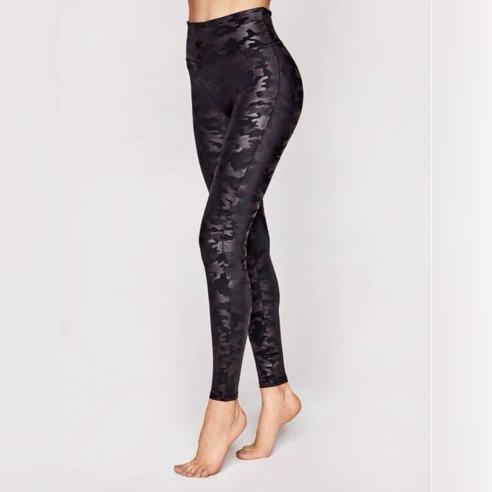 Spanx Faux Leather Camo Leggings Matte Black Size Small